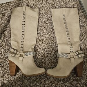 Size 8 buckle cream boots like new